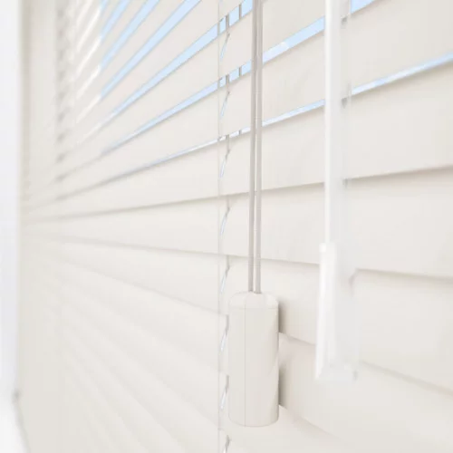 https://onlineblindz.co.uk/hub/blinds/metal-venetian-blind/charm-cds-metal-venetian-blind-2.webp