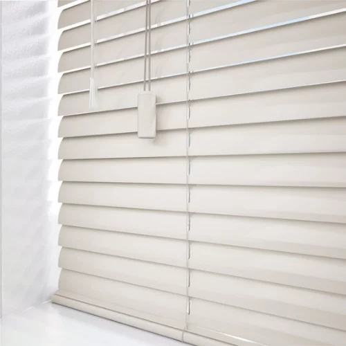 https://onlineblindz.co.uk/hub/blinds/metal-venetian-blind/charm-cds-metal-venetian-blind-3.webp