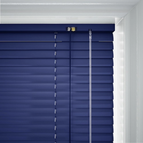 https://onlineblindz.co.uk/hub/blinds/metal-venetian-blind/leia-cds-metal-venetian-blind-6.webp