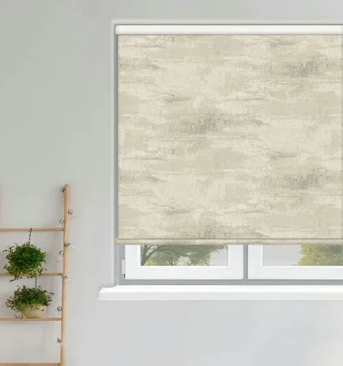 https://onlineblindz.co.uk/hub/blinds/roller-blind/annelise-champagne-roller-blind-2.webp