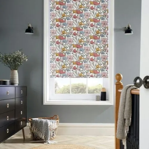 https://onlineblindz.co.uk/hub/blinds/roller-blind/aurora-retro-roller-blind-3.webp