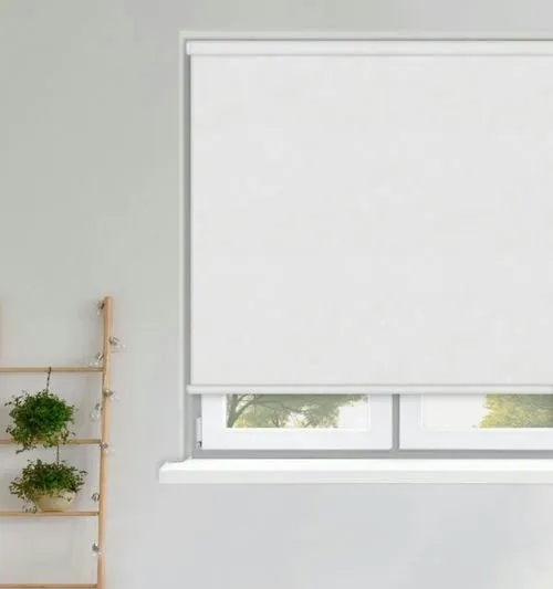 https://onlineblindz.co.uk/hub/blinds/roller-blind/capture-china-white-roller-blind-1.webp