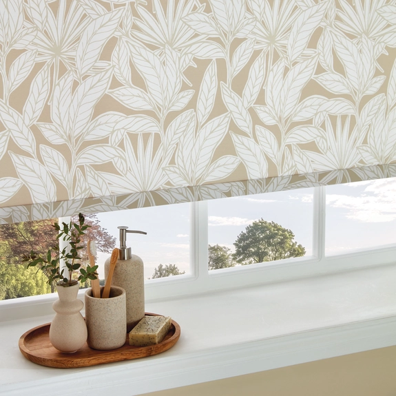 https://onlineblindz.co.uk/hub/blinds/roller-blind/dorothea-sand-roller-blind-4.webp