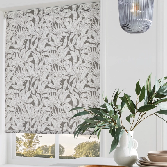https://onlineblindz.co.uk/hub/blinds/roller-blind/dorothea-slate-roller-blind-4.webp