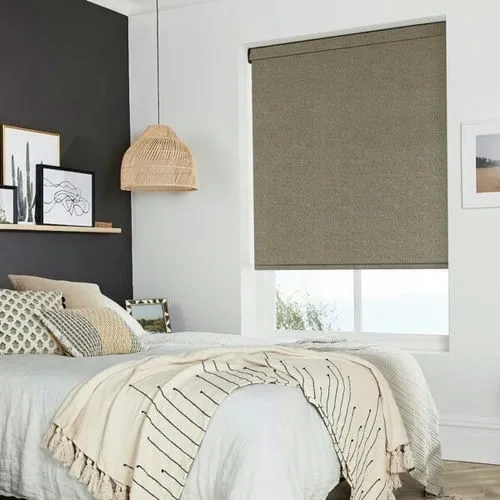 https://onlineblindz.co.uk/hub/blinds/roller-blind/emme-hessian-roller-blind-3.webp