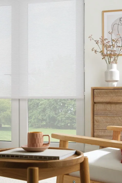 https://onlineblindz.co.uk/hub/blinds/roller-blind/java-white-roller-blind-4.webp