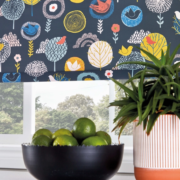 https://onlineblindz.co.uk/hub/blinds/roller-blind/linnea-crush-roller-blind-2.webp
