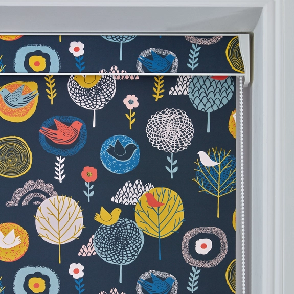https://onlineblindz.co.uk/hub/blinds/roller-blind/linnea-crush-roller-blind-3.webp