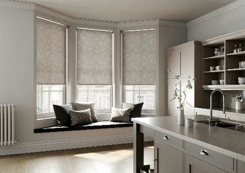 https://onlineblindz.co.uk/hub/blinds/roller-blind/luxe-sand-roller-blind-2.webp