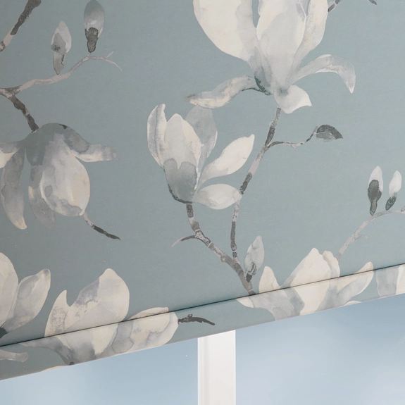 https://onlineblindz.co.uk/hub/blinds/roller-blind/magnolia-blackout-mineral-roller-blind-2.webp