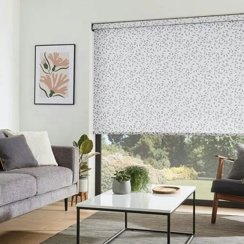 https://onlineblindz.co.uk/hub/blinds/roller-blind/manor-grey-roller-blind-3.webp