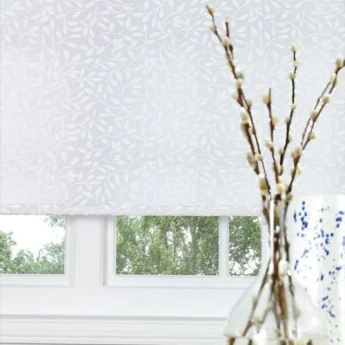 https://onlineblindz.co.uk/hub/blinds/roller-blind/manor-white-roller-blind-3.webp