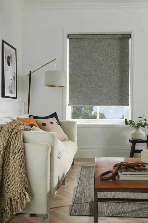 https://onlineblindz.co.uk/hub/blinds/roller-blind/matrix-black-out-monochrome-roller-blind-4.webp