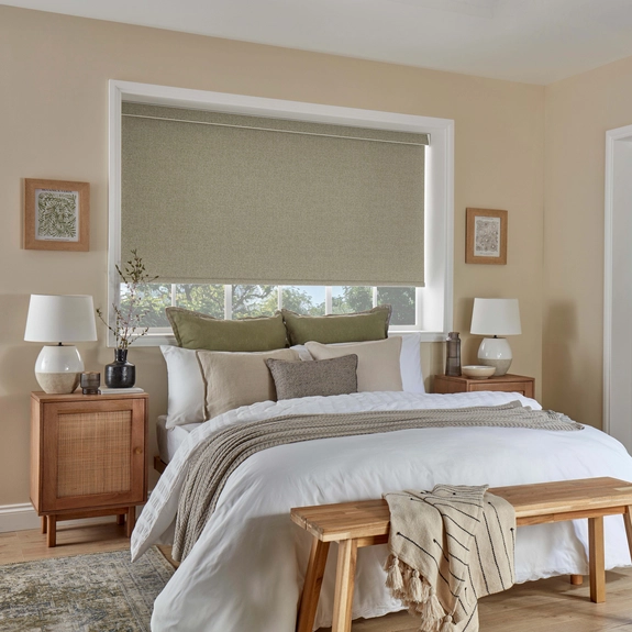 https://onlineblindz.co.uk/hub/blinds/roller-blind/matrix-blackout-reed-roller-blind-2.webp