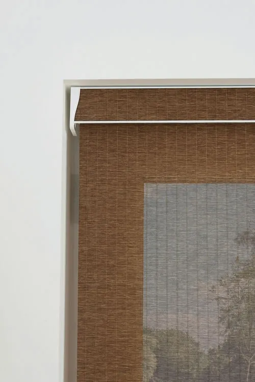 https://onlineblindz.co.uk/hub/blinds/roller-blind/montego-chestnut-roller-blind-2.webp
