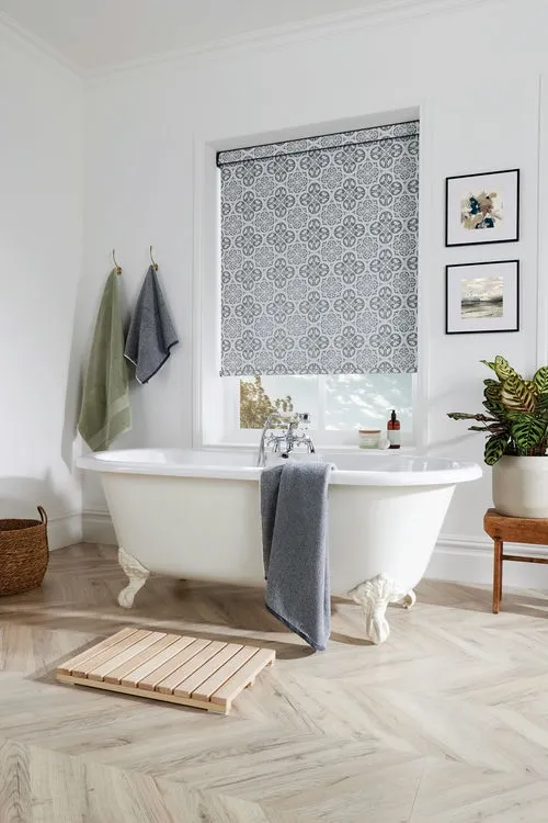 https://onlineblindz.co.uk/hub/blinds/roller-blind/mosaic-blackout-monochrome-roller-blind-2.webp