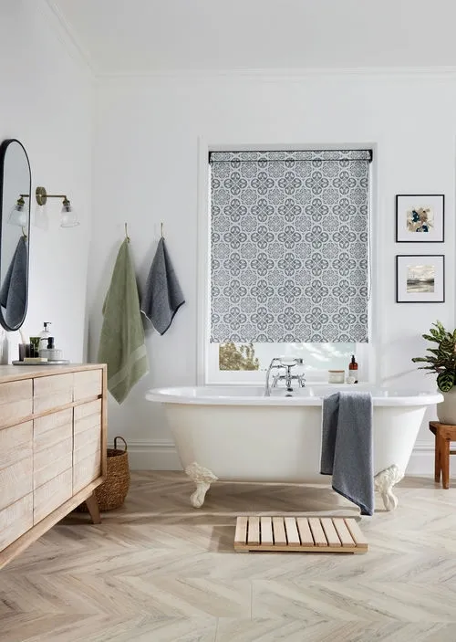https://onlineblindz.co.uk/hub/blinds/roller-blind/mosaic-blackout-monochrome-roller-blind-3.webp
