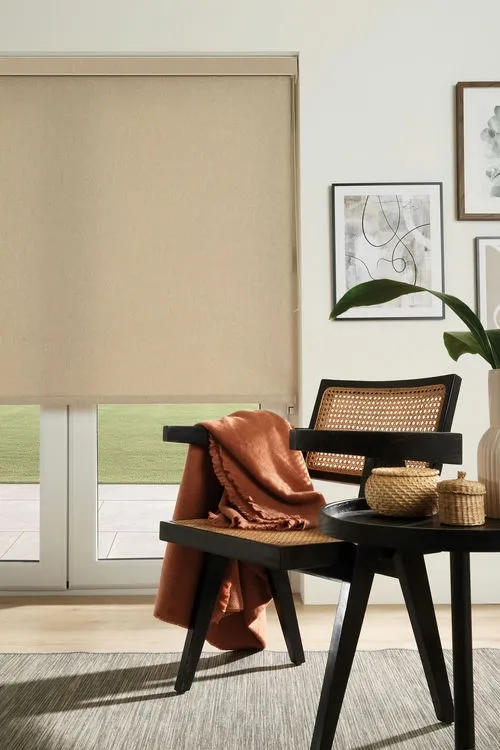 https://onlineblindz.co.uk/hub/blinds/roller-blind/nordic-oatmeal-roller-blind-4.webp