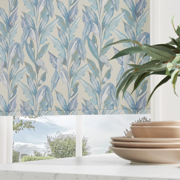 https://onlineblindz.co.uk/hub/blinds/roller-blind/paradise-blackout-palm-blue-roller-blind-5.webp