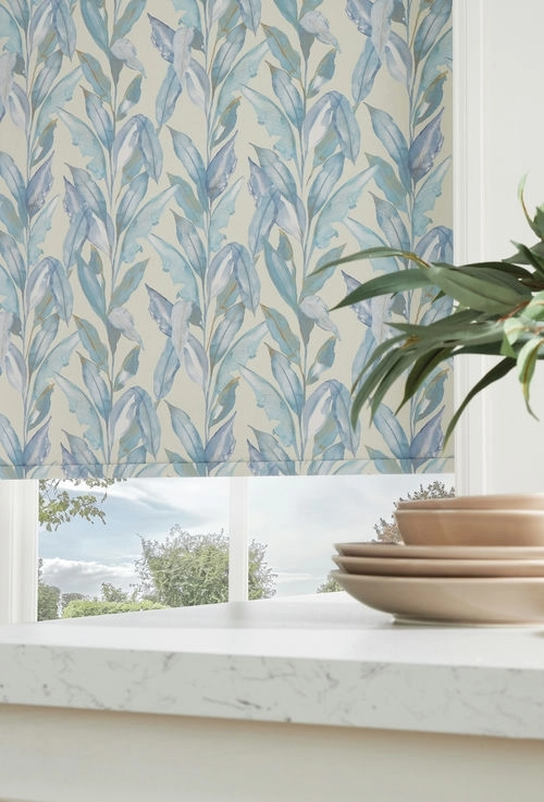 https://onlineblindz.co.uk/hub/blinds/roller-blind/paradise-blackout-palm-blue-roller-blind-6.webp