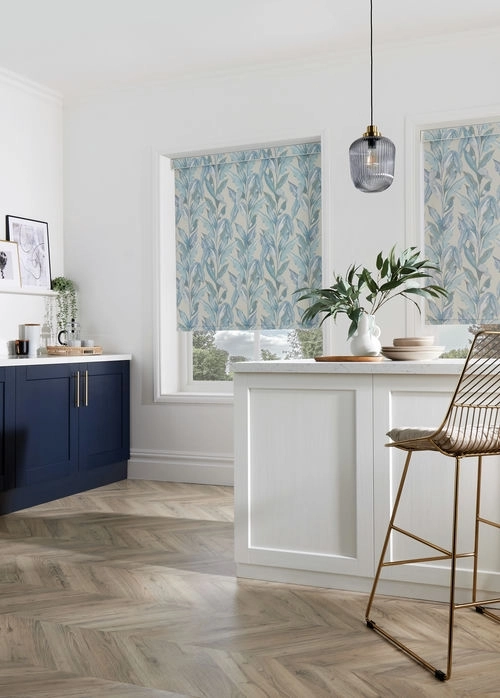 https://onlineblindz.co.uk/hub/blinds/roller-blind/paradise-blackout-palm-blue-roller-blind-7.webp