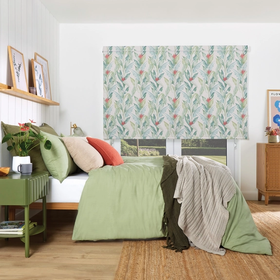https://onlineblindz.co.uk/hub/blinds/roller-blind/paradise-blackout-palm-green-roller-blind-2.webp