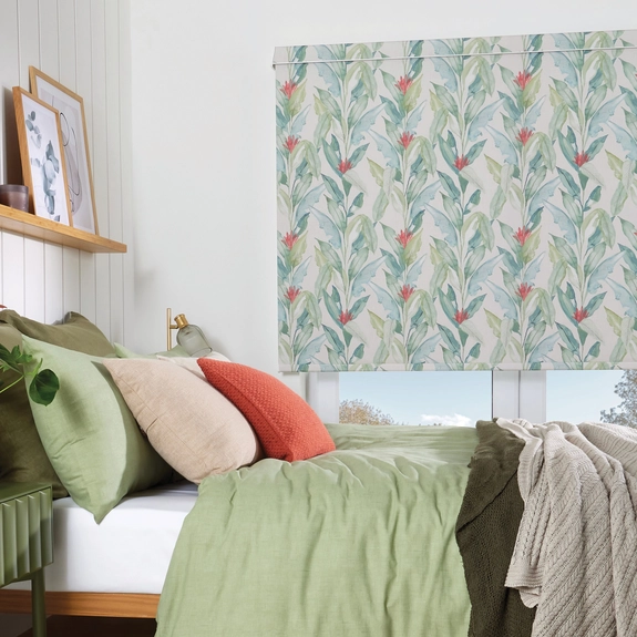 https://onlineblindz.co.uk/hub/blinds/roller-blind/paradise-blackout-palm-green-roller-blind-3.webp