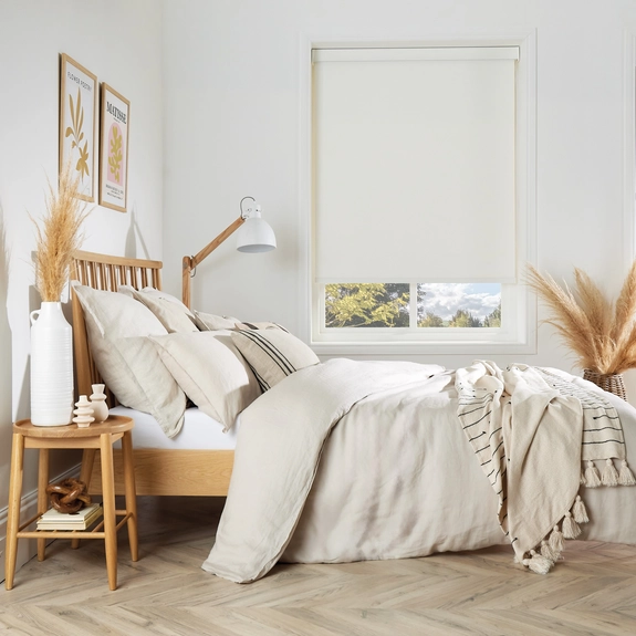 https://onlineblindz.co.uk/hub/blinds/roller-blind/ribble-blackout-white-roller-blind-4.webp