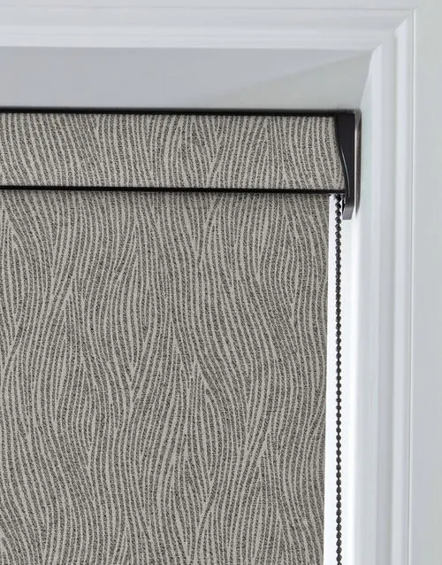https://onlineblindz.co.uk/hub/blinds/roller-blind/savanna-blackout-zebra-roller-blind-3.webp