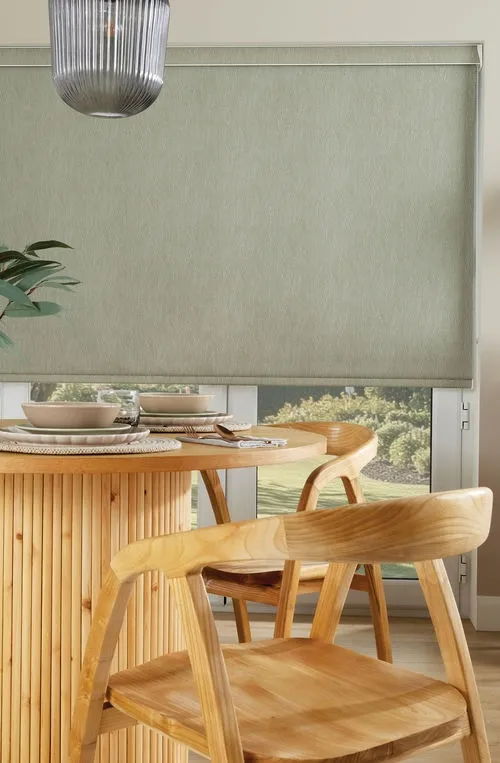 https://onlineblindz.co.uk/hub/blinds/roller-blind/savanna-grass-roller-blind-2.webp