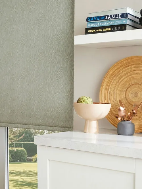 https://onlineblindz.co.uk/hub/blinds/roller-blind/savanna-grass-roller-blind-4.webp