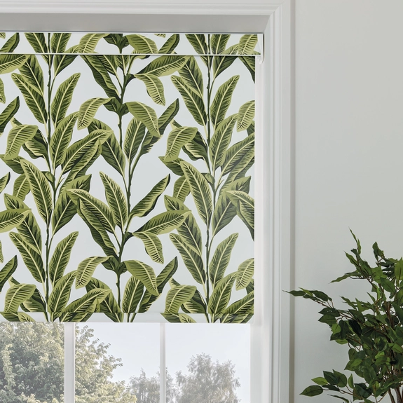 https://onlineblindz.co.uk/hub/blinds/roller-blind/tropical-blackout-palm-aloha-roller-blind-3.webp