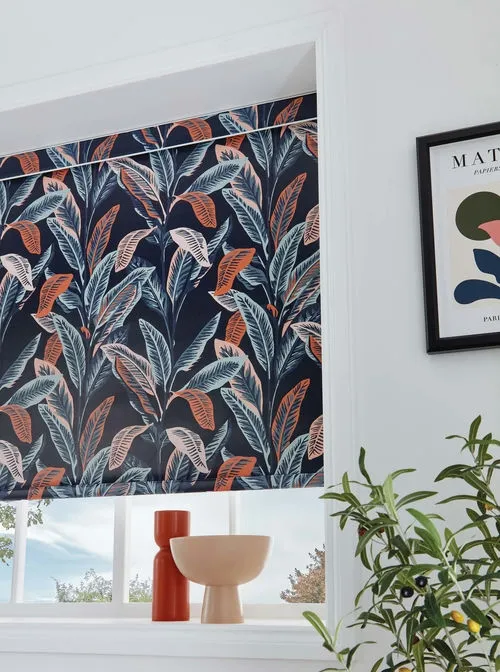 https://onlineblindz.co.uk/hub/blinds/roller-blind/tropical-blackout-palm-lagoon-roller-blind-3.webp