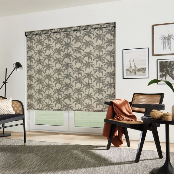 https://onlineblindz.co.uk/hub/blinds/roller-blind/vintage-palm-black-roller-blind-3.webp