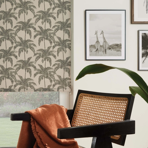 https://onlineblindz.co.uk/hub/blinds/roller-blind/vintage-palm-black-roller-blind-5.webp