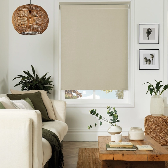 https://onlineblindz.co.uk/hub/blinds/roller-blind/windsor-blackout-oatmeal-roller-blind-4.webp