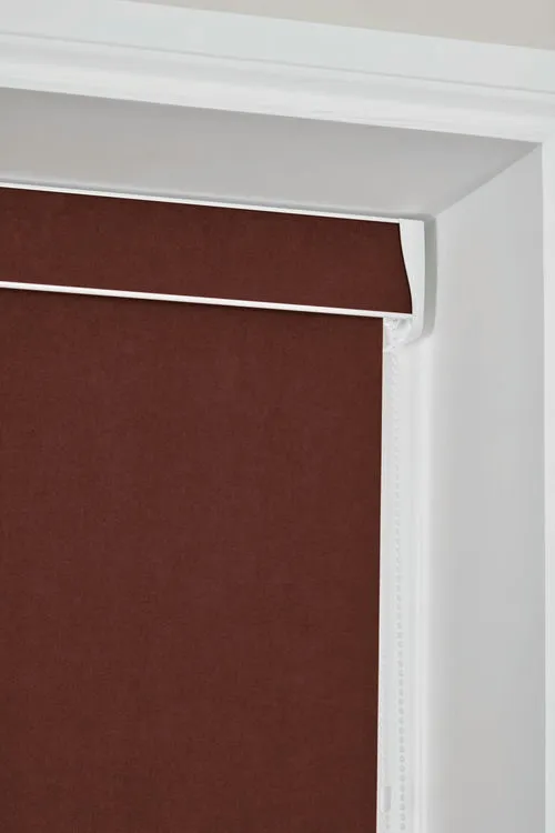 https://onlineblindz.co.uk/hub/blinds/roller-blind/windsor-blackout-rust-roller-blind-4.webp