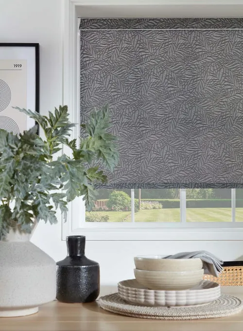 https://onlineblindz.co.uk/hub/blinds/roller-blind/zen-charcoal-roller-blind-2.webp