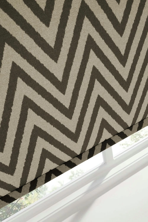 https://onlineblindz.co.uk/hub/blinds/roller-blind/ziggy-charcoal-roller-blind-6.webp