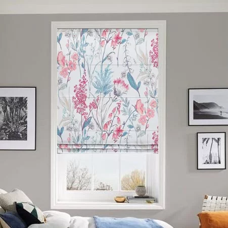 https://onlineblindz.co.uk/hub/blinds/roman-blind/botanical-cornflower-roman-blind-1.webp