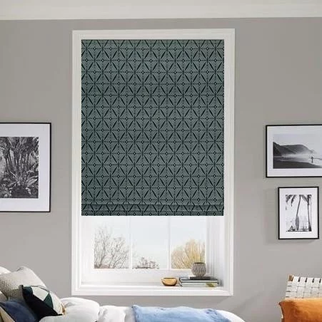 https://onlineblindz.co.uk/hub/blinds/roman-blind/coco-navy-roman-blind-1.webp