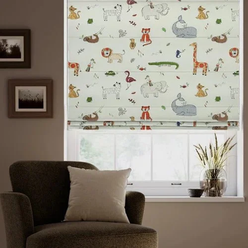 https://onlineblindz.co.uk/hub/blinds/roman-blind/damaris-jungle-roman-blind-1.webp