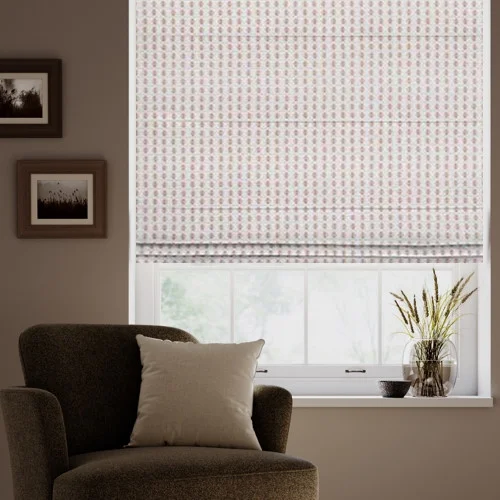 https://onlineblindz.co.uk/hub/blinds/roman-blind/juliet-blush-roman-blind-1.webp