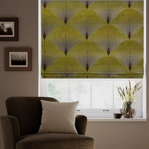 https://onlineblindz.co.uk/hub/blinds/roman-blind/kai-central-roman-blind-1.webp