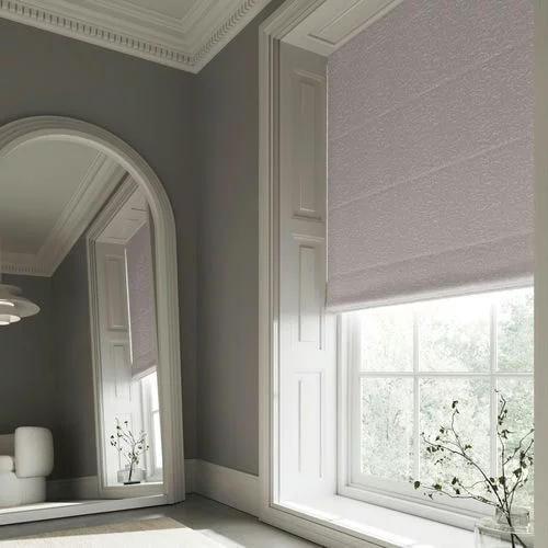 https://onlineblindz.co.uk/hub/blinds/roman-blind/lucia-heather-roman-blind-3.webp