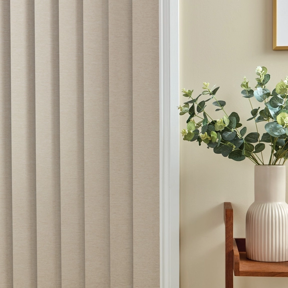 https://onlineblindz.co.uk/hub/blinds/vertical-blind/oxford-blackout-sandstone-vertical-blind-4.webp