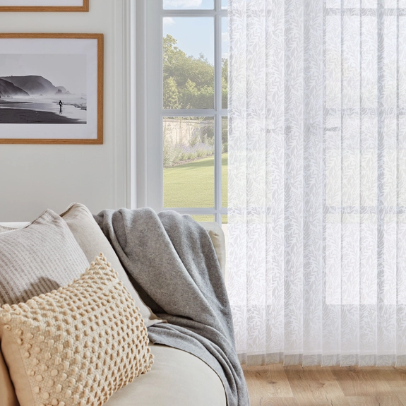 https://onlineblindz.co.uk/hub/blinds/vertical-blind/petal-white-vertical-blind-2.webp